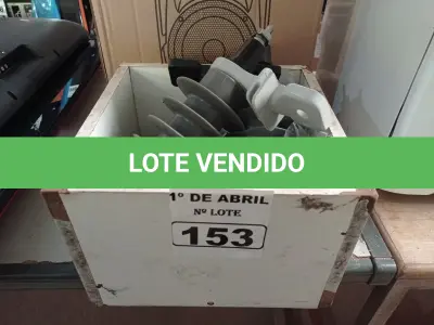 LOTE 153 - 02 CAPTORES PARA PARA-RAIOS, VÁRIAS ANILHAS PARA CABO DE AÇO E CHUMBADORES PARABOLT. (NO ESTADO) ATENÇÃO! FAZER A VISITAÇÃO ANTES DE ARREMATAR, NÃO SABEMOS SE FUNCIONA. LEILÃO NÃO TEM GARANTIA E NEM DEVOLUÇÃO, SUJEITO A POSSÍVEIS AVARIAS VISÍVEIS/OCULTAS E/OU AUSÊNCIA DE COMPONENTES.
