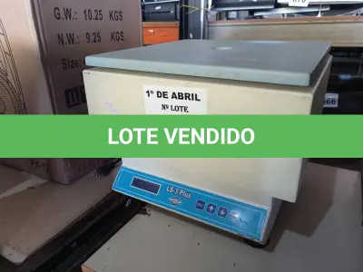 LOTE 166 - 01 CENTRIFUGA PARA LABORATÓRIO. (NO ESTADO) ATENÇÃO! FAZER A VISITAÇÃO ANTES DE ARREMATAR, NÃO SABEMOS SE FUNCIONA. LEILÃO NÃO TEM GARANTIA E NEM DEVOLUÇÃO, SUJEITO A POSSÍVEIS AVARIAS VISÍVEIS/OCULTAS E/OU AUSÊNCIA DE COMPONENTES.