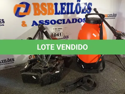 LOTE 041 - 01 MACACO SANFONA E 01 PULVERIZADOR. (NO ESTADO) ATENÇÃO! FAZER A VISITAÇÃO ANTES DE ARREMATAR, NÃO SABEMOS SE FUNCIONA. LEILÃO NÃO TEM GARANTIA E NEM DEVOLUÇÃO, SUJEITO A POSSÍVEIS AVARIAS VISÍVEIS/OCULTAS E/OU AUSÊNCIA DE COMPONENTES.