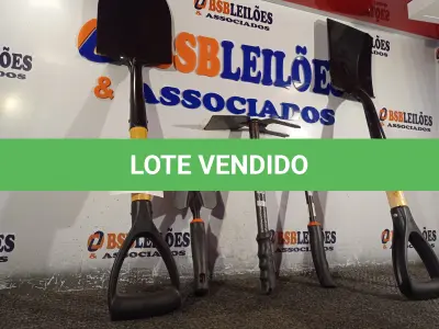 LOTE 029 - 02 PÁS, 01 ESPÁTULA E 02 SACHOS PARA JARDINAGEM. (NO ESTADO) ATENÇÃO! FAZER A VISITAÇÃO ANTES DE ARREMATAR, NÃO SABEMOS SE FUNCIONA. LEILÃO NÃO TEM GARANTIA E NEM DEVOLUÇÃO, SUJEITO A POSSÍVEIS AVARIAS VISÍVEIS/OCULTAS E/OU AUSÊNCIA DE COMPONENTES.