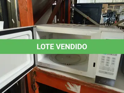 LOTE 094 - 01 MICRO-ONDAS MARCA FISCHER. (NO ESTADO) ATENÇÃO! FAZER A VISITAÇÃO ANTES DE ARREMATAR, NÃO SABEMOS SE FUNCIONA. LEILÃO NÃO TEM GARANTIA E NEM DEVOLUÇÃO, SUJEITO A POSSÍVEIS AVARIAS VISÍVEIS/OCULTAS E/OU AUSÊNCIA DE COMPONENTES.