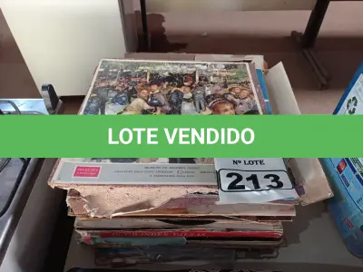 LOTE 213 - 01 LOTE COM VÁRIOS DISCOS DE VINIL. (NO ESTADO) ATENÇÃO! FAZER A VISITAÇÃO ANTES DE ARREMATAR, NÃO SABEMOS SE FUNCIONA. LEILÃO NÃO TEM GARANTIA E NEM DEVOLUÇÃO, SUJEITO A POSSÍVEIS AVARIAS VISÍVEIS/OCULTAS E/OU AUSÊNCIA DE COMPONENTES.