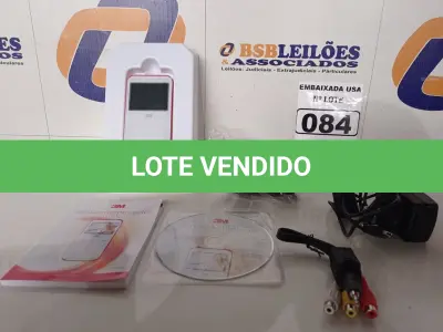 LOTE 084 - 01 PROJETOR FILMADORA 3M. (NO ESTADO) (CAMCORDER) AV9702A