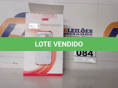 LOTE 084 - 01 PROJETOR FILMADORA 3M. (NO ESTADO) (CAMCORDER) AV9702A