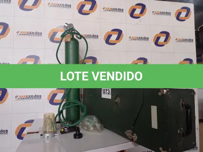 LOTE 073 - 01 TANK DE OXIGÊNIO COM MÁSCARAS. OXYGEN TANK KIT WITH MASKS (NO ESTADO) 0000003