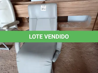 LOTE 292 - 01 POLTRONA PARA DESCANSO RECLINÁVEL. (NO ESTADO) ATENÇÃO! FAZER A VISITAÇÃO ANTES DE ARREMATAR, NÃO SABEMOS SE FUNCIONA. LEILÃO NÃO TEM GARANTIA E NEM DEVOLUÇÃO, SUJEITO A POSSÍVEIS AVARIAS VISÍVEIS/OCULTAS E/OU AUSÊNCIA DE COMPONENTES.
