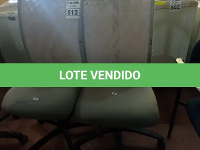 LOTE 513 - 02 CADEIRAS DE ESCRITÓRIO COM BASES GIRATÓRIAS. (NO ESTADO) ATENÇÃO! FAZER A VISITAÇÃO ANTES DE ARREMATAR, NÃO SABEMOS SE FUNCIONA. LEILÃO NÃO TEM GARANTIA E NEM DEVOLUÇÃO, SUJEITO A POSSÍVEIS AVARIAS VISÍVEIS/OCULTAS E/OU AUSÊNCIA DE COMPONENTES.
