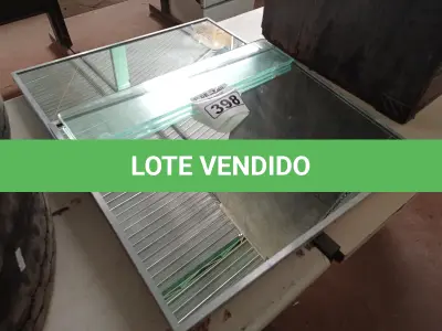 LOTE 398 - 02 ESPELHOS E 02 PRATELEIRAS DE VIDRO TEMPERADO. (NO ESTADO) ATENÇÃO! FAZER A VISITAÇÃO ANTES DE ARREMATAR, NÃO SABEMOS SE FUNCIONA. LEILÃO NÃO TEM GARANTIA E NEM DEVOLUÇÃO, SUJEITO A POSSÍVEIS AVARIAS VISÍVEIS/OCULTAS E/OU AUSÊNCIA DE COMPONENTES.