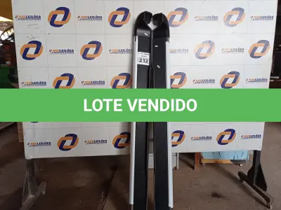 LOTE 232 - 01 PAR DE ESTRIBOS. (NO ESTADO) ATENÇÃO! FAZER A VISITAÇÃO ANTES DE ARREMATAR, NÃO SABEMOS SE FUNCIONA. LEILÃO NÃO TEM GARANTIA E NEM DEVOLUÇÃO, SUJEITO A POSSÍVEIS AVARIAS VISÍVEIS/OCULTAS E/OU AUSÊNCIA DE COMPONENTES.