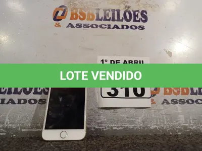 LOTE 310 - 01 CELULAR IPHONE PARA RETIRADA DE PEÇAS. (NO ESTADO) ATENÇÃO! FAZER A VISITAÇÃO ANTES DE ARREMATAR, NÃO SABEMOS SE FUNCIONA. LEILÃO NÃO TEM GARANTIA E NEM DEVOLUÇÃO, SUJEITO A POSSÍVEIS AVARIAS VISÍVEIS/OCULTAS E/OU AUSÊNCIA DE COMPONENTES.