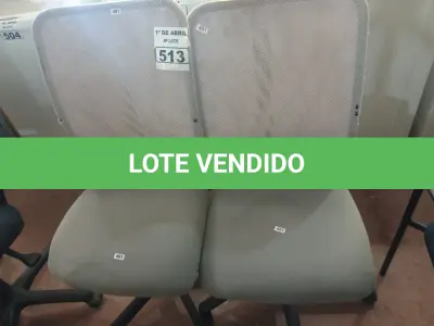 LOTE 513 - 02 CADEIRAS DE ESCRITÓRIO COM BASES GIRATÓRIAS. (NO ESTADO) ATENÇÃO! FAZER A VISITAÇÃO ANTES DE ARREMATAR, NÃO SABEMOS SE FUNCIONA. LEILÃO NÃO TEM GARANTIA E NEM DEVOLUÇÃO, SUJEITO A POSSÍVEIS AVARIAS VISÍVEIS/OCULTAS E/OU AUSÊNCIA DE COMPONENTES.