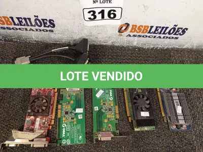 LOTE 316 - 01 LOTE COM VÁRIAS PLACAS DE VÍDEO MARCAS E MODELOS DIVERSOS. (NO ESTADO) ATENÇÃO! FAZER A VISITAÇÃO ANTES DE ARREMATAR, NÃO SABEMOS SE FUNCIONA. LEILÃO NÃO TEM GARANTIA E NEM DEVOLUÇÃO, SUJEITO A POSSÍVEIS AVARIAS VISÍVEIS/OCULTAS E/OU AUSÊNCIA DE COMPONENTES.