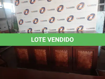 LOTE 541 - 01 ARCA EM MADEIRA C/ FRENTE ALMOFADADA , C/ GAVETA E 04 PORTAS . (NO ESTADO) ATENÇÃO! FAZER A VISITAÇÃO ANTES DE ARREMATAR, NÃO SABEMOS SE FUNCIONA. LEILÃO NÃO TEM GARANTIA E NEM DEVOLUÇÃO, SUJEITO A POSSÍVEIS AVARIAS VISÍVEIS/OCULTAS E/OU AUSÊNCIA DE COMPONENTES.
