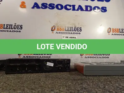 LOTE 333 - 01 GRAVADOR DE FITA CASSETE E 01 MESA DE SOM. (NO ESTADO) ATENÇÃO! FAZER A VISITAÇÃO ANTES DE ARREMATAR, NÃO SABEMOS SE FUNCIONA. LEILÃO NÃO TEM GARANTIA E NEM DEVOLUÇÃO, SUJEITO A POSSÍVEIS AVARIAS VISÍVEIS/OCULTAS E/OU AUSÊNCIA DE COMPONENTES.