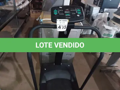 LOTE 435 - 01 ESTEIRA ERGOMÉTRICA MARCA ATLETIC.  (NO ESTADO) ATENÇÃO! FAZER A VISITAÇÃO ANTES DE ARREMATAR, NÃO SABEMOS SE FUNCIONA. LEILÃO NÃO TEM GARANTIA E NEM DEVOLUÇÃO, SUJEITO A POSSÍVEIS AVARIAS VISÍVEIS/OCULTAS E/OU AUSÊNCIA DE COMPONENTES.