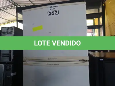 LOTE 357 - 01 GELADEIRA MARCA ELECTROLUX 220V. (NO ESTADO) ATENÇÃO! FAZER A VISITAÇÃO ANTES DE ARREMATAR, NÃO SABEMOS SE FUNCIONA. LEILÃO NÃO TEM GARANTIA E NEM DEVOLUÇÃO, SUJEITO A POSSÍVEIS AVARIAS VISÍVEIS/OCULTAS E/OU AUSÊNCIA DE COMPONENTES.