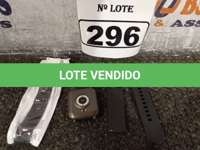 LOTE 296 - 01 RELÓGIO SMART WATCH. (NO ESTADO) ATENÇÃO! FAZER A VISITAÇÃO ANTES DE ARREMATAR, NÃO SABEMOS SE FUNCIONA. LEILÃO NÃO TEM GARANTIA E NEM DEVOLUÇÃO, SUJEITO A POSSÍVEIS AVARIAS VISÍVEIS/OCULTAS E/OU AUSÊNCIA DE COMPONENTES.
