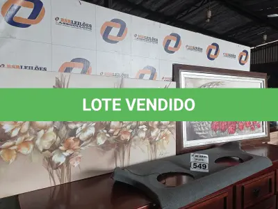 LOTE 549 - 02 QUADROS DECORATIVOS  E 01 TAMPÃO P/ VEÍCULO . (NO ESTADO) ATENÇÃO! FAZER A VISITAÇÃO ANTES DE ARREMATAR, NÃO SABEMOS SE FUNCIONA. LEILÃO NÃO TEM GARANTIA E NEM DEVOLUÇÃO, SUJEITO A POSSÍVEIS AVARIAS VISÍVEIS/OCULTAS E/OU AUSÊNCIA DE COMPONENTES.