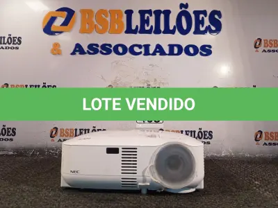 LOTE 408 - 01 PROJETOR MULTIMIDIA MARCA NEC. (NO ESTADO) ATENÇÃO! FAZER A VISITAÇÃO ANTES DE ARREMATAR, NÃO SABEMOS SE FUNCIONA. LEILÃO NÃO TEM GARANTIA E NEM DEVOLUÇÃO, SUJEITO A POSSÍVEIS AVARIAS VISÍVEIS/OCULTAS E/OU AUSÊNCIA DE COMPONENTES.