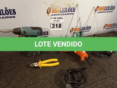 LOTE 318 - 01 FURADEIRA, 01 PARAFUSADEIRA E FERRAMENTAS DIVERSAS. (NO ESTADO) ATENÇÃO! FAZER A VISITAÇÃO ANTES DE ARREMATAR, NÃO SABEMOS SE FUNCIONA. LEILÃO NÃO TEM GARANTIA E NEM DEVOLUÇÃO, SUJEITO A POSSÍVEIS AVARIAS VISÍVEIS/OCULTAS E/OU AUSÊNCIA DE COMPONENTES.