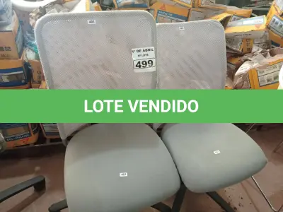 LOTE 499 - 02 CADEIRAS DE ESCRITÓRIO COM BASES GIRATÓRIAS. (NO ESTADO) ATENÇÃO! FAZER A VISITAÇÃO ANTES DE ARREMATAR, NÃO SABEMOS SE FUNCIONA. LEILÃO NÃO TEM GARANTIA E NEM DEVOLUÇÃO, SUJEITO A POSSÍVEIS AVARIAS VISÍVEIS/OCULTAS E/OU AUSÊNCIA DE COMPONENTES.