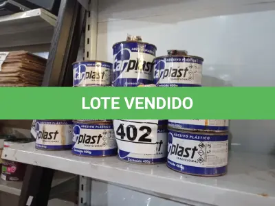 LOTE 402 - 19 LATAS DE ADESIVO PLÁSTICO. (NO ESTADO) ATENÇÃO! FAZER A VISITAÇÃO ANTES DE ARREMATAR, NÃO SABEMOS SE FUNCIONA. LEILÃO NÃO TEM GARANTIA E NEM DEVOLUÇÃO, SUJEITO A POSSÍVEIS AVARIAS VISÍVEIS/OCULTAS E/OU AUSÊNCIA DE COMPONENTES.