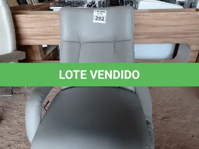 LOTE 292 - 01 POLTRONA PARA DESCANSO RECLINÁVEL. (NO ESTADO) ATENÇÃO! FAZER A VISITAÇÃO ANTES DE ARREMATAR, NÃO SABEMOS SE FUNCIONA. LEILÃO NÃO TEM GARANTIA E NEM DEVOLUÇÃO, SUJEITO A POSSÍVEIS AVARIAS VISÍVEIS/OCULTAS E/OU AUSÊNCIA DE COMPONENTES.