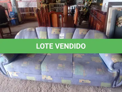 LOTE 543 - 01 SOFÁ DE 03 LUGARES EM TECIDO. (NO ESTADO) ATENÇÃO! FAZER A VISITAÇÃO ANTES DE ARREMATAR, NÃO SABEMOS SE FUNCIONA. LEILÃO NÃO TEM GARANTIA E NEM DEVOLUÇÃO, SUJEITO A POSSÍVEIS AVARIAS VISÍVEIS/OCULTAS E/OU AUSÊNCIA DE COMPONENTES.