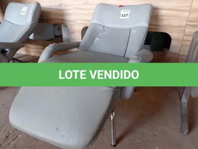 LOTE 327 - 01 POLTRONA PARA DESCANSO RECLINÁVEL COM AVARIAS. (NO ESTADO) ATENÇÃO! FAZER A VISITAÇÃO ANTES DE ARREMATAR, NÃO SABEMOS SE FUNCIONA. LEILÃO NÃO TEM GARANTIA E NEM DEVOLUÇÃO, SUJEITO A POSSÍVEIS AVARIAS VISÍVEIS/OCULTAS E/OU AUSÊNCIA DE COMPONENTES.