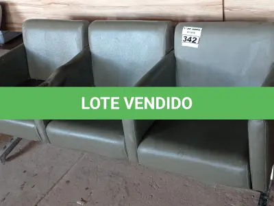 LOTE 342 - 01 LONGARINA DE 03 LUGARES. (NO ESTADO) ATENÇÃO! FAZER A VISITAÇÃO ANTES DE ARREMATAR, NÃO SABEMOS SE FUNCIONA. LEILÃO NÃO TEM GARANTIA E NEM DEVOLUÇÃO, SUJEITO A POSSÍVEIS AVARIAS VISÍVEIS/OCULTAS E/OU AUSÊNCIA DE COMPONENTES.