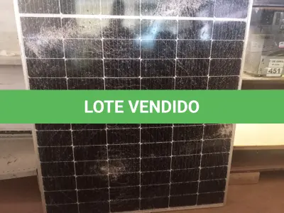 LOTE 452 - 01 PLACA SOLAR 41V 445W COM AVARIAS. (NO ESTADO) ATENÇÃO! FAZER A VISITAÇÃO ANTES DE ARREMATAR, NÃO SABEMOS SE FUNCIONA. LEILÃO NÃO TEM GARANTIA E NEM DEVOLUÇÃO, SUJEITO A POSSÍVEIS AVARIAS VISÍVEIS/OCULTAS E/OU AUSÊNCIA DE COMPONENTES.