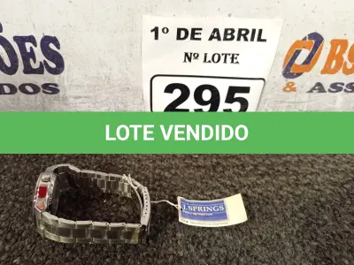 LOTE 295 - 01 RELÓGIO ANALÓGICO. (NO ESTADO) ATENÇÃO! FAZER A VISITAÇÃO ANTES DE ARREMATAR, NÃO SABEMOS SE FUNCIONA. LEILÃO NÃO TEM GARANTIA E NEM DEVOLUÇÃO, SUJEITO A POSSÍVEIS AVARIAS VISÍVEIS/OCULTAS E/OU AUSÊNCIA DE COMPONENTES.