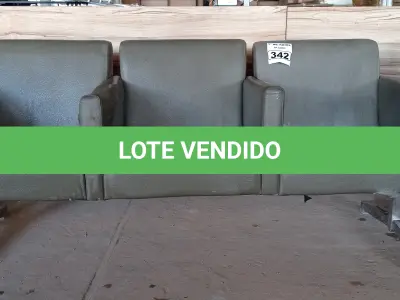 LOTE 342 - 01 LONGARINA DE 03 LUGARES. (NO ESTADO) ATENÇÃO! FAZER A VISITAÇÃO ANTES DE ARREMATAR, NÃO SABEMOS SE FUNCIONA. LEILÃO NÃO TEM GARANTIA E NEM DEVOLUÇÃO, SUJEITO A POSSÍVEIS AVARIAS VISÍVEIS/OCULTAS E/OU AUSÊNCIA DE COMPONENTES.