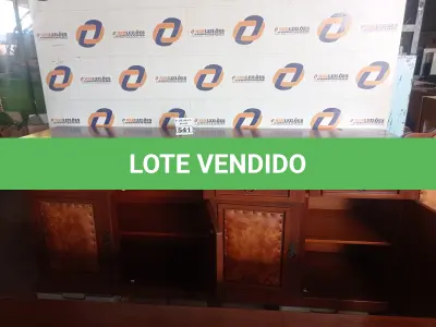 LOTE 541 - 01 ARCA EM MADEIRA C/ FRENTE ALMOFADADA , C/ GAVETA E 04 PORTAS . (NO ESTADO) ATENÇÃO! FAZER A VISITAÇÃO ANTES DE ARREMATAR, NÃO SABEMOS SE FUNCIONA. LEILÃO NÃO TEM GARANTIA E NEM DEVOLUÇÃO, SUJEITO A POSSÍVEIS AVARIAS VISÍVEIS/OCULTAS E/OU AUSÊNCIA DE COMPONENTES.