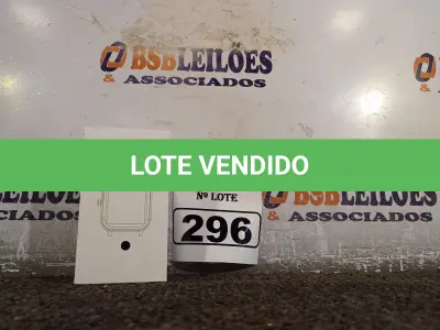 LOTE 296 - 01 RELÓGIO SMART WATCH. (NO ESTADO) ATENÇÃO! FAZER A VISITAÇÃO ANTES DE ARREMATAR, NÃO SABEMOS SE FUNCIONA. LEILÃO NÃO TEM GARANTIA E NEM DEVOLUÇÃO, SUJEITO A POSSÍVEIS AVARIAS VISÍVEIS/OCULTAS E/OU AUSÊNCIA DE COMPONENTES.