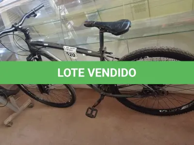 LOTE 520 - 01 BICICLETA ARO 29. (NO ESTADO) ATENÇÃO! FAZER A VISITAÇÃO ANTES DE ARREMATAR, NÃO SABEMOS SE FUNCIONA. LEILÃO NÃO TEM GARANTIA E NEM DEVOLUÇÃO, SUJEITO A POSSÍVEIS AVARIAS VISÍVEIS/OCULTAS E/OU AUSÊNCIA DE COMPONENTES.