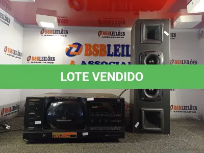 LOTE 348 - 01 CAIXA DE SOM AUTOMOTIVA E 01 DISQUETEIRA. (NO ESTADO) ATENÇÃO! FAZER A VISITAÇÃO ANTES DE ARREMATAR, NÃO SABEMOS SE FUNCIONA. LEILÃO NÃO TEM GARANTIA E NEM DEVOLUÇÃO, SUJEITO A POSSÍVEIS AVARIAS VISÍVEIS/OCULTAS E/OU AUSÊNCIA DE COMPONENTES.