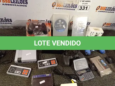 LOTE 331 - 01 LOTE COM PERIFÉRICOS DIVERSOS PARA VIDEOGAME. (NO ESTADO) ATENÇÃO! FAZER A VISITAÇÃO ANTES DE ARREMATAR, NÃO SABEMOS SE FUNCIONA. LEILÃO NÃO TEM GARANTIA E NEM DEVOLUÇÃO, SUJEITO A POSSÍVEIS AVARIAS VISÍVEIS/OCULTAS E/OU AUSÊNCIA DE COMPONENTES.