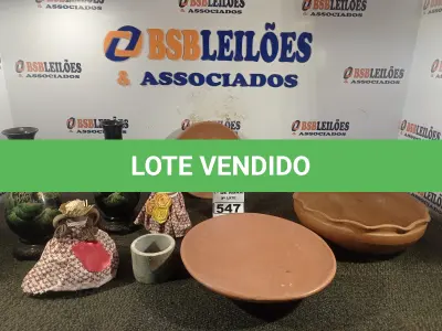 LOTE 547 - 03 TRAVESSAS DE BARRO, 02 JARRAS DE PLÁSTICO E 03 ENFEITES DECORATIVOS. (NO ESTADO) ATENÇÃO! FAZER A VISITAÇÃO ANTES DE ARREMATAR, NÃO SABEMOS SE FUNCIONA. LEILÃO NÃO TEM GARANTIA E NEM DEVOLUÇÃO, SUJEITO A POSSÍVEIS AVARIAS VISÍVEIS/OCULTAS E/OU AUSÊNCIA DE COMPONENTES.
