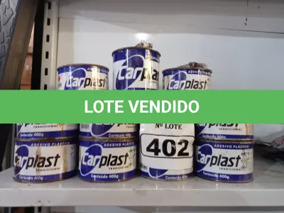 LOTE 402 - 19 LATAS DE ADESIVO PLÁSTICO. (NO ESTADO) ATENÇÃO! FAZER A VISITAÇÃO ANTES DE ARREMATAR, NÃO SABEMOS SE FUNCIONA. LEILÃO NÃO TEM GARANTIA E NEM DEVOLUÇÃO, SUJEITO A POSSÍVEIS AVARIAS VISÍVEIS/OCULTAS E/OU AUSÊNCIA DE COMPONENTES.