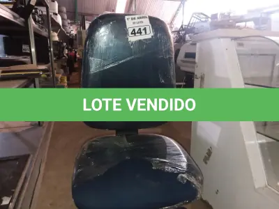 LOTE 441 - 01 CADEIRA DE ESCRITÓRIO COM BASE GIRATÓRIA. (NO ESTADO) ATENÇÃO! FAZER A VISITAÇÃO ANTES DE ARREMATAR, NÃO SABEMOS SE FUNCIONA. LEILÃO NÃO TEM GARANTIA E NEM DEVOLUÇÃO, SUJEITO A POSSÍVEIS AVARIAS VISÍVEIS/OCULTAS E/OU AUSÊNCIA DE COMPONENTES.