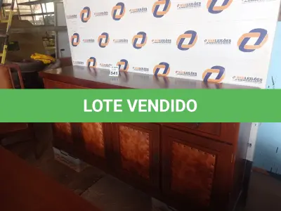 LOTE 541 - 01 ARCA EM MADEIRA C/ FRENTE ALMOFADADA , C/ GAVETA E 04 PORTAS . (NO ESTADO) ATENÇÃO! FAZER A VISITAÇÃO ANTES DE ARREMATAR, NÃO SABEMOS SE FUNCIONA. LEILÃO NÃO TEM GARANTIA E NEM DEVOLUÇÃO, SUJEITO A POSSÍVEIS AVARIAS VISÍVEIS/OCULTAS E/OU AUSÊNCIA DE COMPONENTES.