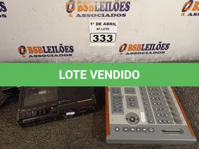 LOTE 333 - 01 GRAVADOR DE FITA CASSETE E 01 MESA DE SOM. (NO ESTADO) ATENÇÃO! FAZER A VISITAÇÃO ANTES DE ARREMATAR, NÃO SABEMOS SE FUNCIONA. LEILÃO NÃO TEM GARANTIA E NEM DEVOLUÇÃO, SUJEITO A POSSÍVEIS AVARIAS VISÍVEIS/OCULTAS E/OU AUSÊNCIA DE COMPONENTES.