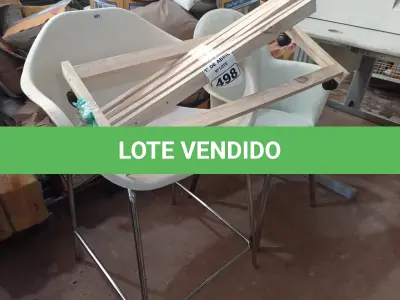 LOTE 498 - 02 CADEIRAS COM BASE CROMADA. (NO ESTADO) ATENÇÃO! FAZER A VISITAÇÃO ANTES DE ARREMATAR, NÃO SABEMOS SE FUNCIONA. LEILÃO NÃO TEM GARANTIA E NEM DEVOLUÇÃO, SUJEITO A POSSÍVEIS AVARIAS VISÍVEIS/OCULTAS E/OU AUSÊNCIA DE COMPONENTES.