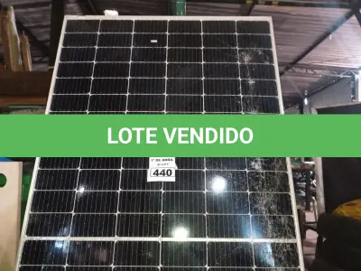 LOTE 440 - 01 PLACA SOLAR 41V 445W COM AVARIAS. (NO ESTADO) ATENÇÃO! FAZER A VISITAÇÃO ANTES DE ARREMATAR, NÃO SABEMOS SE FUNCIONA. LEILÃO NÃO TEM GARANTIA E NEM DEVOLUÇÃO, SUJEITO A POSSÍVEIS AVARIAS VISÍVEIS/OCULTAS E/OU AUSÊNCIA DE COMPONENTES.