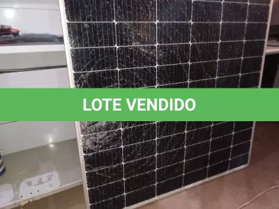 LOTE 407 - 01 PLACA SOLAR 41V 445W COM AVARIAS. (NO ESTADO) ATENÇÃO! FAZER A VISITAÇÃO ANTES DE ARREMATAR, NÃO SABEMOS SE FUNCIONA. LEILÃO NÃO TEM GARANTIA E NEM DEVOLUÇÃO, SUJEITO A POSSÍVEIS AVARIAS VISÍVEIS/OCULTAS E/OU AUSÊNCIA DE COMPONENTES.