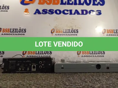 LOTE 333 - 01 GRAVADOR DE FITA CASSETE E 01 MESA DE SOM. (NO ESTADO) ATENÇÃO! FAZER A VISITAÇÃO ANTES DE ARREMATAR, NÃO SABEMOS SE FUNCIONA. LEILÃO NÃO TEM GARANTIA E NEM DEVOLUÇÃO, SUJEITO A POSSÍVEIS AVARIAS VISÍVEIS/OCULTAS E/OU AUSÊNCIA DE COMPONENTES.