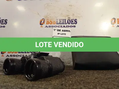 LOTE 337 - 01 BINOCULO. (NO ESTADO) ATENÇÃO! FAZER A VISITAÇÃO ANTES DE ARREMATAR, NÃO SABEMOS SE FUNCIONA. LEILÃO NÃO TEM GARANTIA E NEM DEVOLUÇÃO, SUJEITO A POSSÍVEIS AVARIAS VISÍVEIS/OCULTAS E/OU AUSÊNCIA DE COMPONENTES.