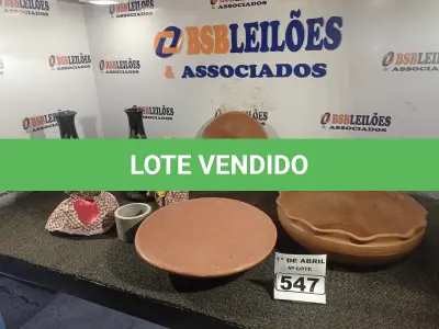 LOTE 547 - 03 TRAVESSAS DE BARRO, 02 JARRAS DE PLÁSTICO E 03 ENFEITES DECORATIVOS. (NO ESTADO) ATENÇÃO! FAZER A VISITAÇÃO ANTES DE ARREMATAR, NÃO SABEMOS SE FUNCIONA. LEILÃO NÃO TEM GARANTIA E NEM DEVOLUÇÃO, SUJEITO A POSSÍVEIS AVARIAS VISÍVEIS/OCULTAS E/OU AUSÊNCIA DE COMPONENTES.