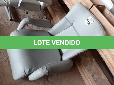LOTE 312 - 01 POLTRONA PARA DESCANSO RECLINÁVEL COM AVARIAS. (NO ESTADO) ATENÇÃO! FAZER A VISITAÇÃO ANTES DE ARREMATAR, NÃO SABEMOS SE FUNCIONA. LEILÃO NÃO TEM GARANTIA E NEM DEVOLUÇÃO, SUJEITO A POSSÍVEIS AVARIAS VISÍVEIS/OCULTAS E/OU AUSÊNCIA DE COMPONENTES.